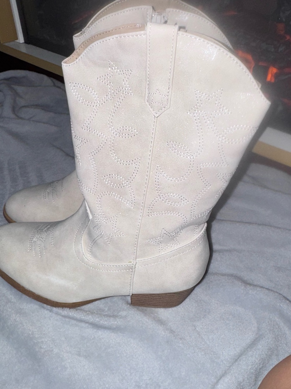 pop Cream Lace-Up Western Boots with Embroidered Stitching